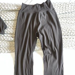 Alphalete Alphaluxe Leggings in size chocolate size small.